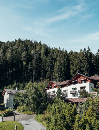 hq_63a9302-ret.jpg hq_63a9302-ret.jpg